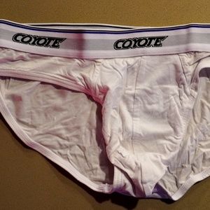 Coyote white briefs. Size M